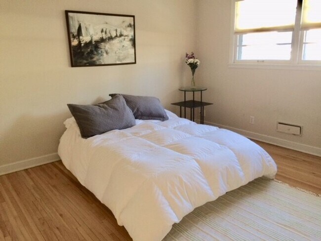 Building Photo - 1518 W 35th St Rental