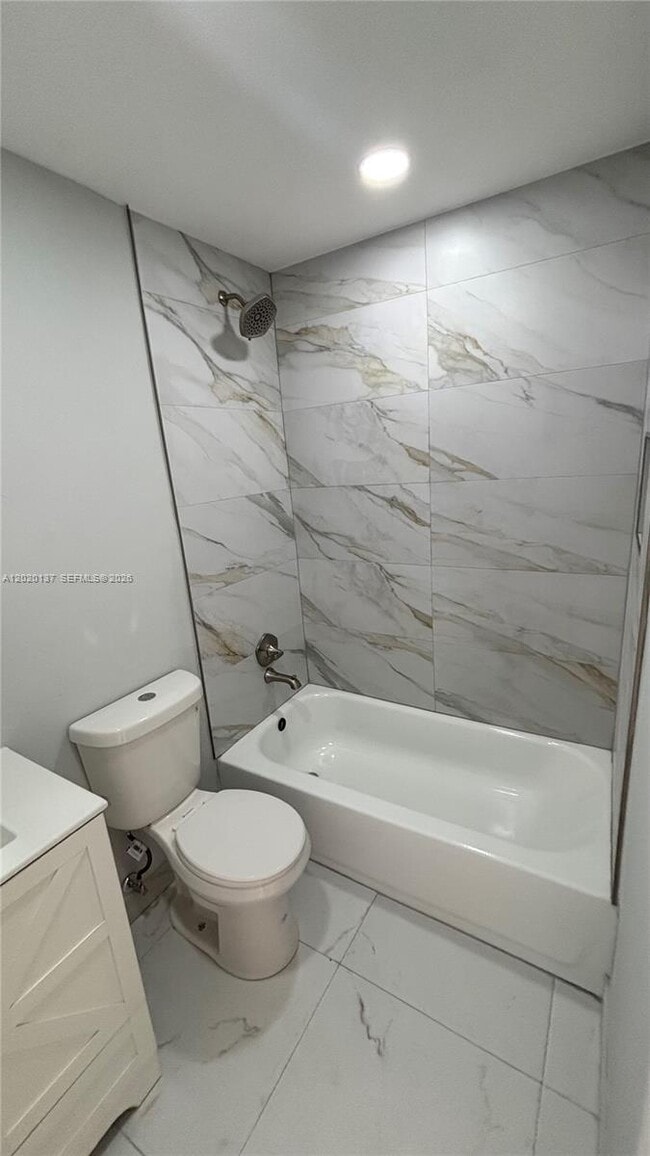 Building Photo - 20825 NE 8th Ct Unit 204-19