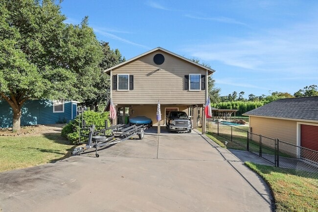 140 Elm Dr