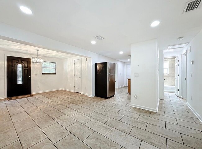 Photo - 2842 Lucoma Dr