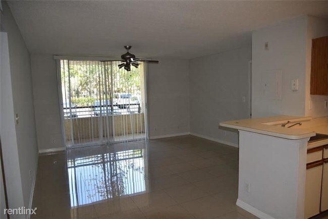 Photo - 1 br, 1 bath Condo - 701 Lyons Rd