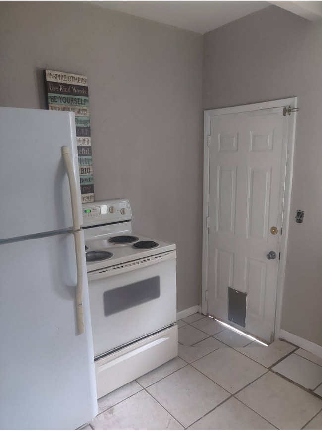 Photo - 137 Grace St