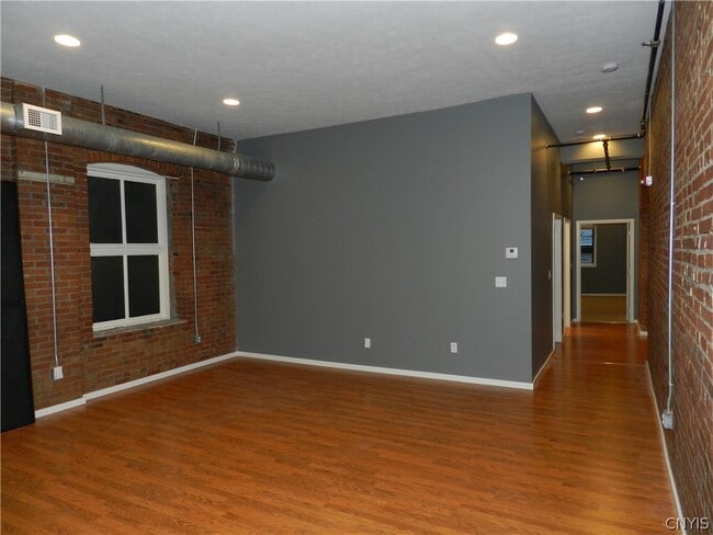 Photo - 317 S Clinton St