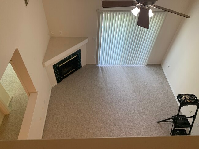 Living rm fireplace - 211 S Knollwood Dr Unit #2302