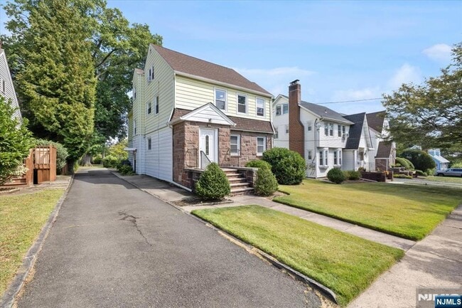 Photo - 331 Gilbert St