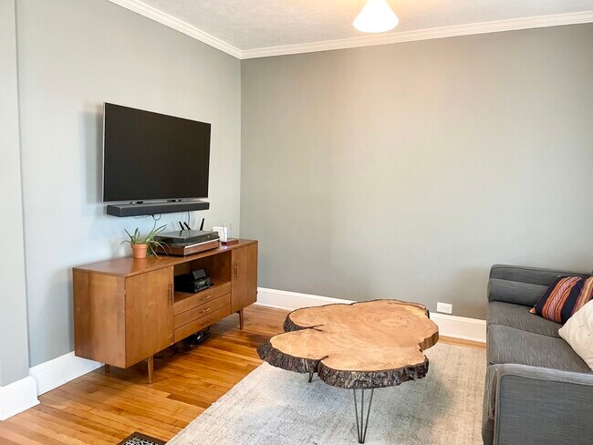 Photo - 1447 Larchmont Ave Unidad Upper