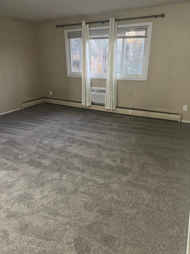 Photo - 31831 Grand River Ave Unidad 3