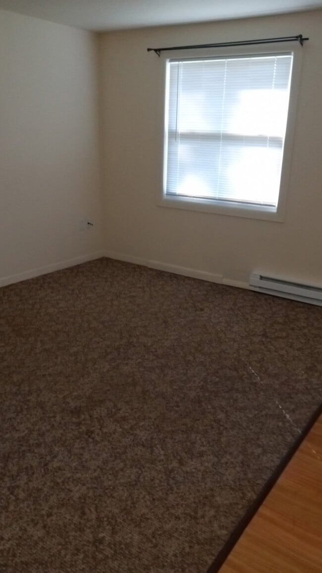 Living room - 7 Callahan Dr Unit 2