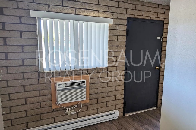 Building Photo - Cute and cozy 1-bedroom, 1-bath downstair ... Rental