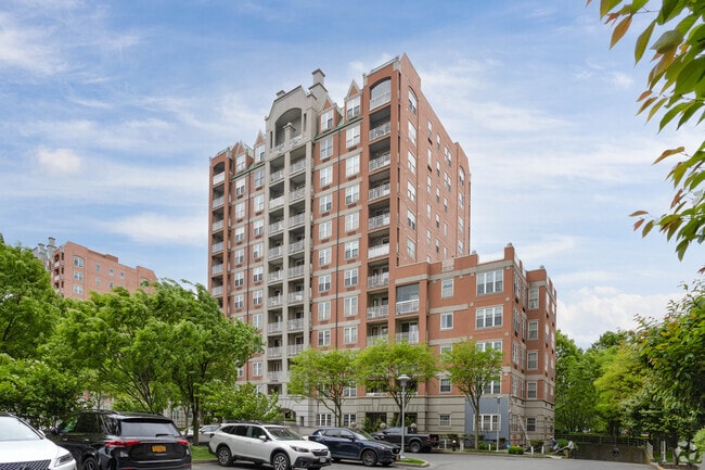 45 Oceana Dr E - 100-150 Oceana Dr W