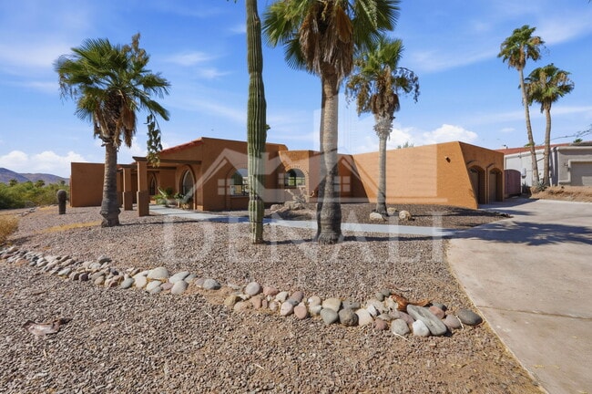 Building Photo - 10643 N Indian Wells Dr