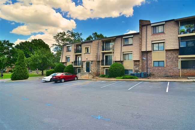 Photo - 1002 Old Manor Rd