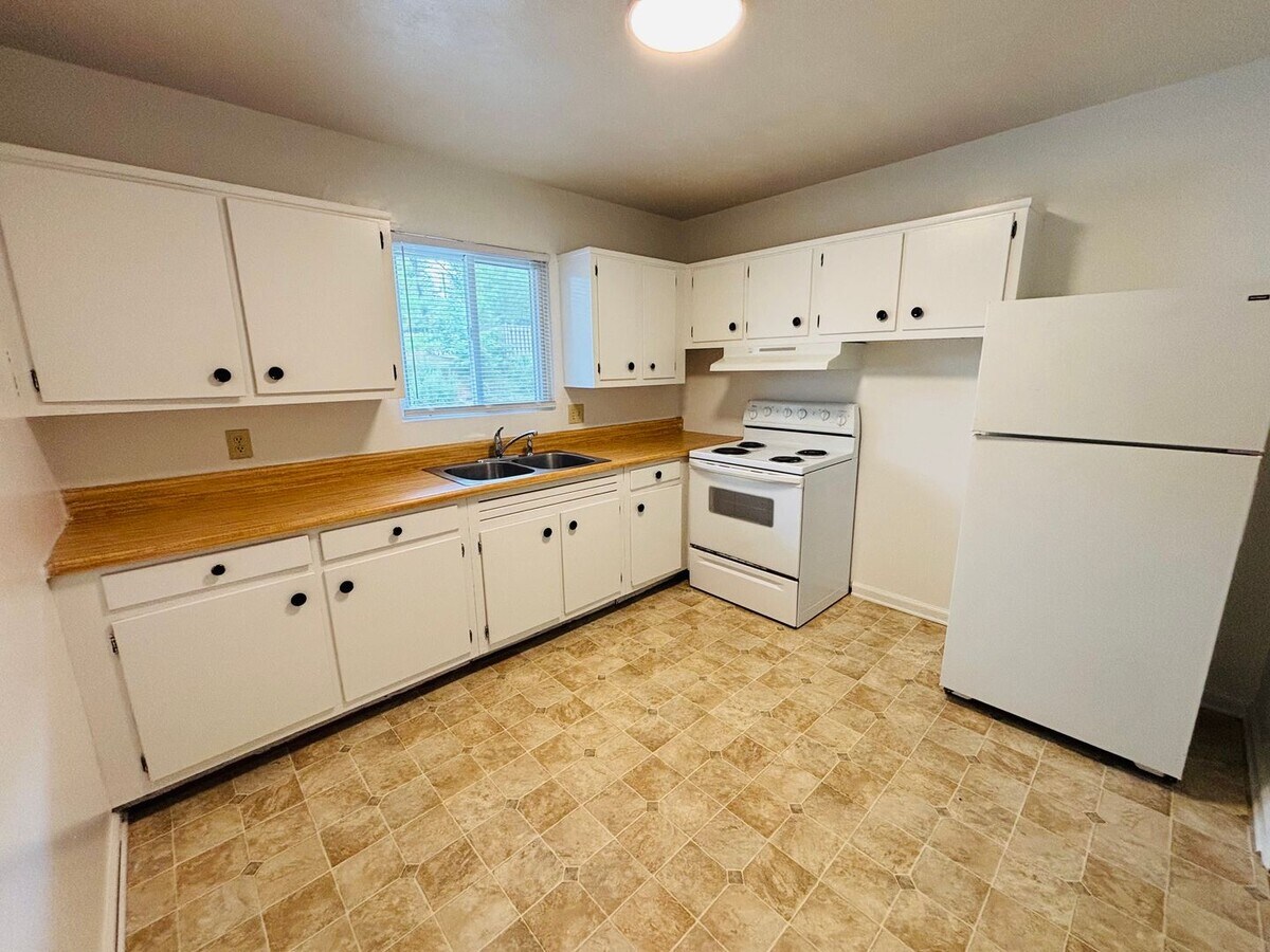 1 Bedroom, 1 Bath Apartment - 1 Bedroom, 1 Bath Apartment