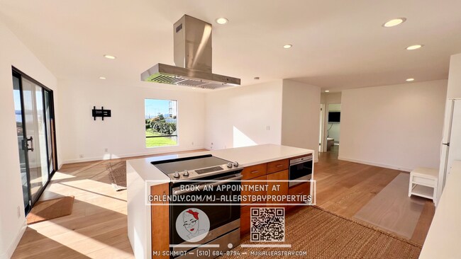 Photo - One of a kind 2bd/2bth with breathtaking views of the Bay, includes water, garbage, 1 parking spo... Unit 156