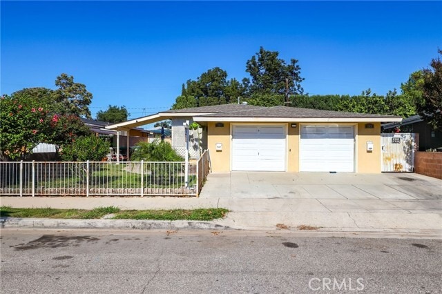 Photo - 701 E Chalynn Cir