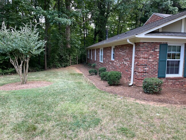 Photo - 5005 Tower Rd