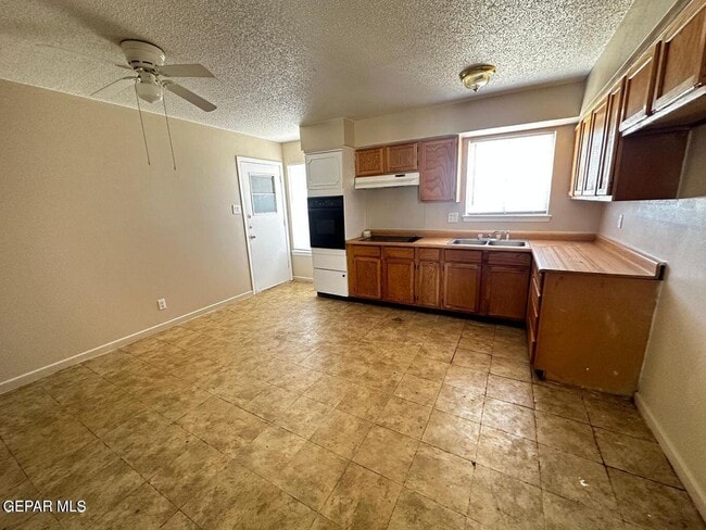 Photo - 10084 Kenworthy St