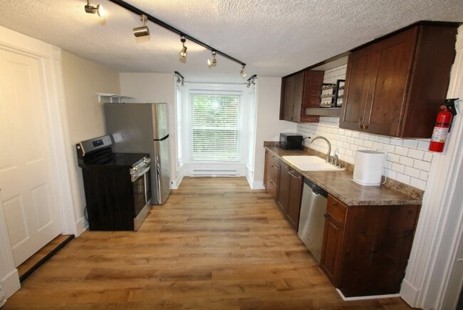 Photo - 215 N College Ave