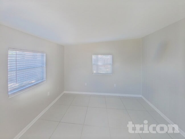 Photo - 7000 Brentford Rd