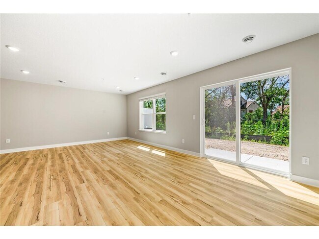 12709 Ashbury Dr