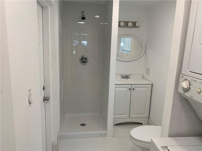 Building Photo - 2206 SW 5th St Rental