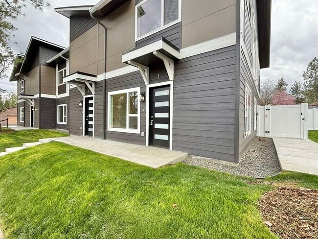 Photo - 3925 E 32nd Ave Unidad 1