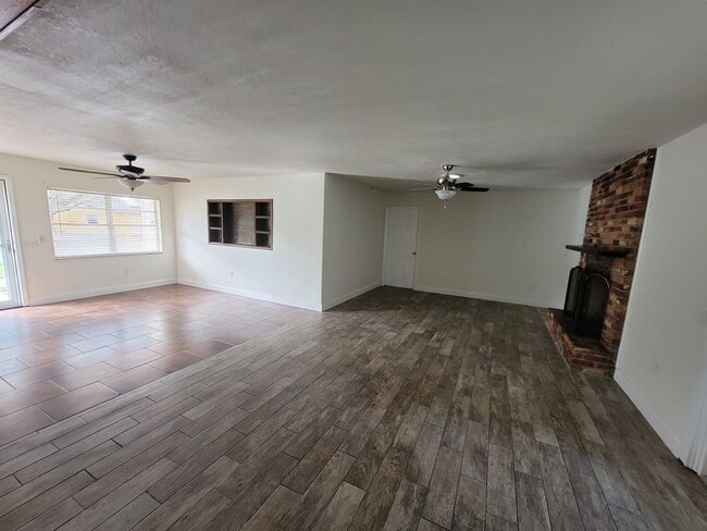 2425 W Central Ave