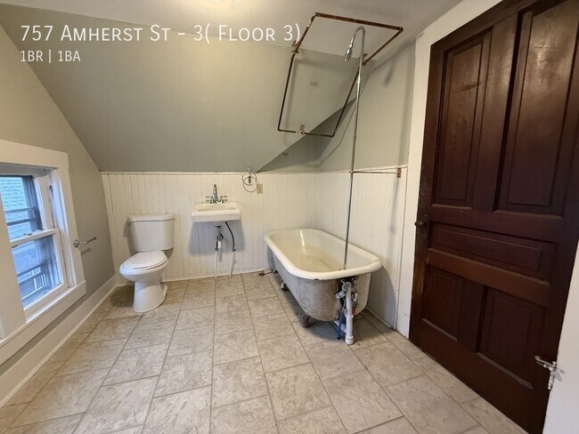 Photo - 757 Amherst St Unit 3( Floor 3)