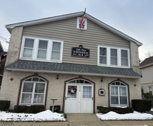 Photo - 319 Lathrop Ave Unit 4