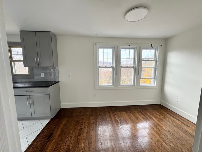 Photo - 162 High St Unit 2nd floor