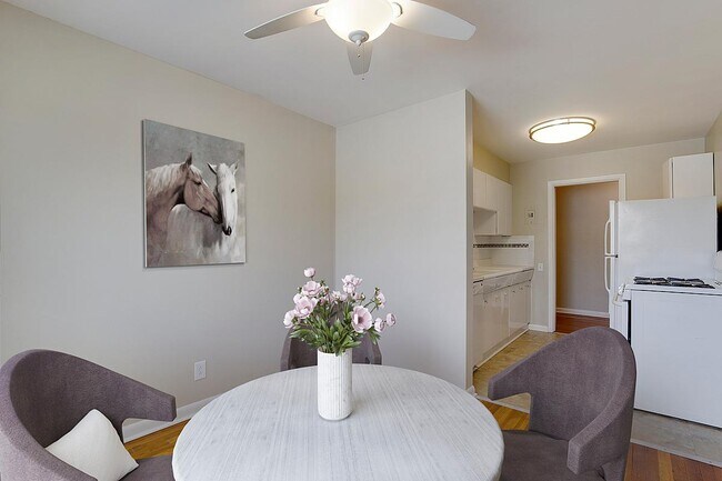 Photo - Hale Parkway