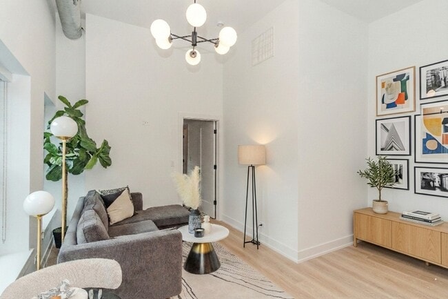 Photo - 2256 N Sawyer Ave