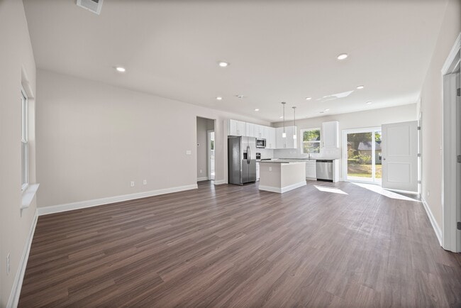 Photo - 305 Walker St