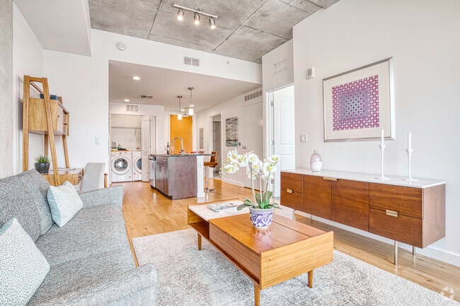 1BR, 1BA - 778SF
