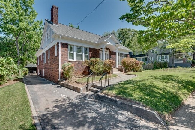 Photo - 812 Adair Ave NE