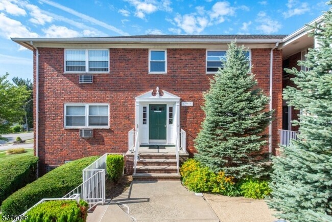 Photo - 197 N Beverwyck Rd Unit 1