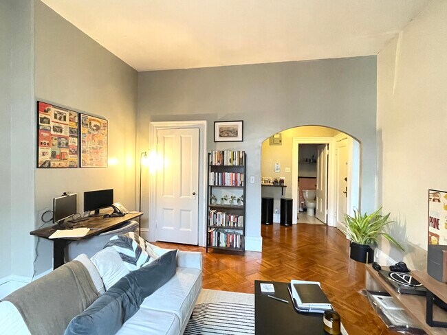 Photo - 131 Newbury St Unidad 4F