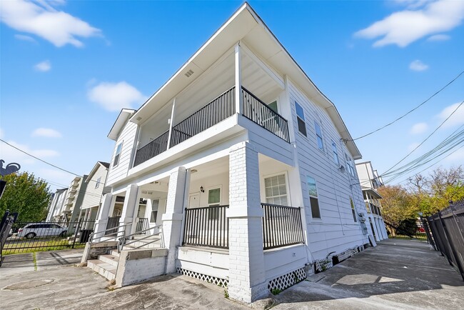 Photo - 2202 Hutchins St Unit B