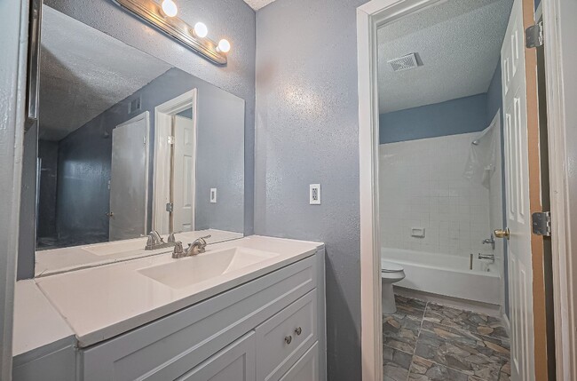Photo - 12615 Brookglade Cir Unidad 403
