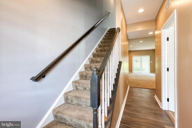 Building Photo - 613 Ravenwood Dr Rental