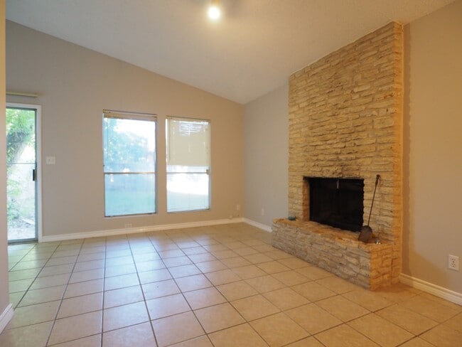 Photo - 1012 Fieldwood Dr Unit B