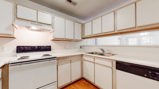 Photo - 334 Brownlea Dr Unit 6g