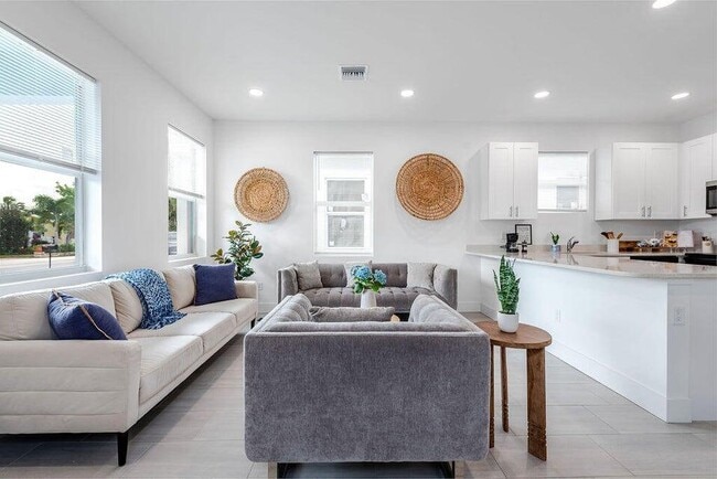 Photo - 3514 Hiawatha Ave