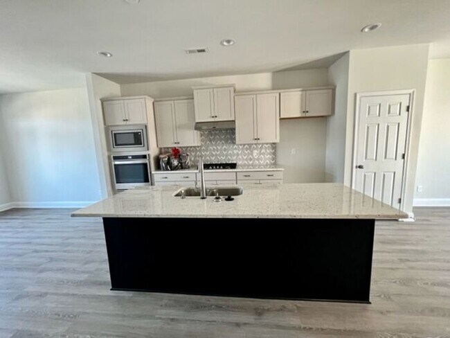 Gorgeous 4 bedroom, 3.5 bath, 3-level town... - Gorgeous 4 bedroom, 3.5 bath, 3-level town...