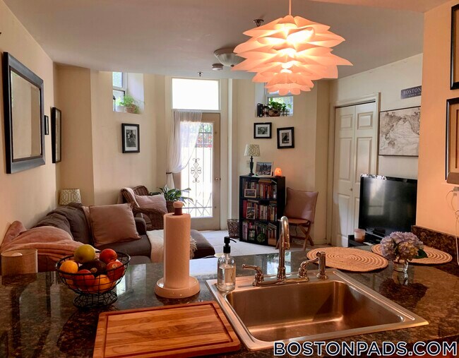 Photo - 28 Queensberry St Apartment Unit A