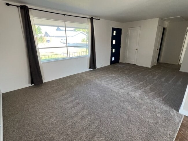 Photo - Cute 2 bed/1 bath home with fenced back yard & a/c!