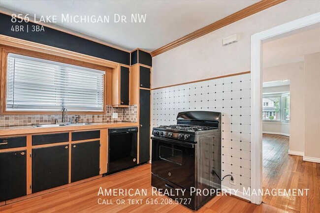 Photo - 856 Lake Michigan Dr NW