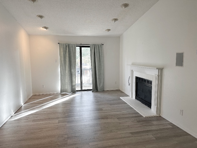 Photo - 6040 Grelot Rd Unit 204