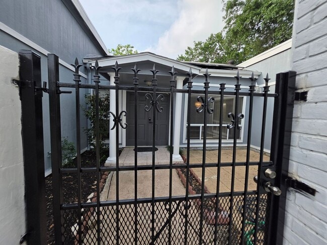 Photo - 13906 Ella Lee Ln