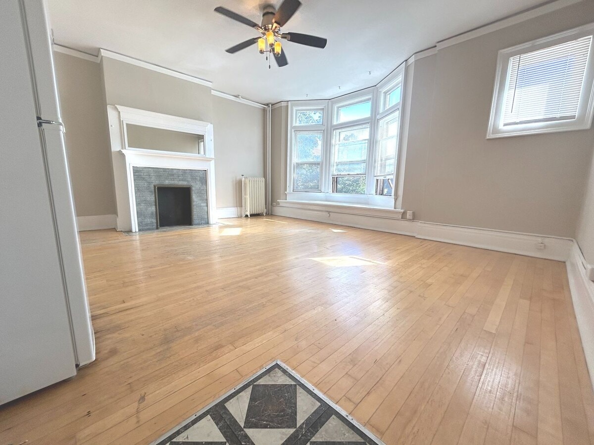 Photo - 918-24 Knapp